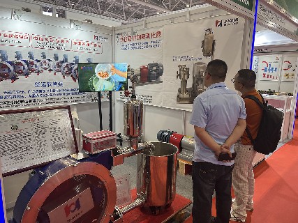 合肥華運(yùn)機(jī)械參加深圳國際電池技術(shù)展覽會(huì)現(xiàn)場